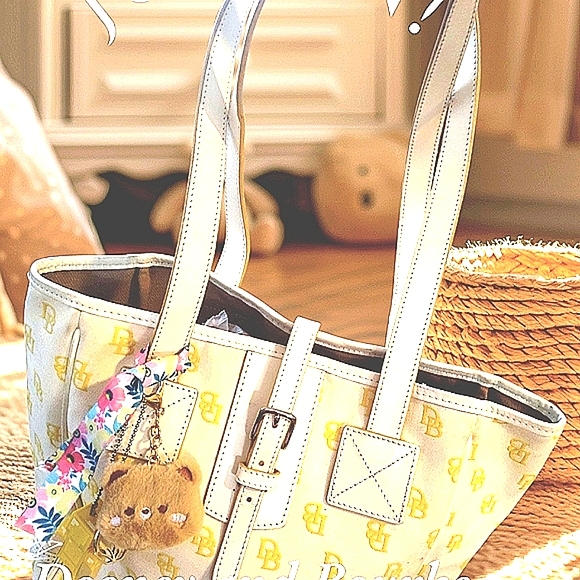 Dooney & Bourke Crosbody Canvas Bucket Bag Yellow / Women's Buckle Belt Rare GUC - Picture 9 of 11